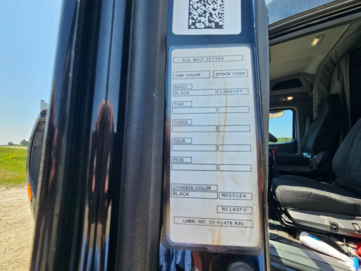 2017-peterbilt-579-image-52