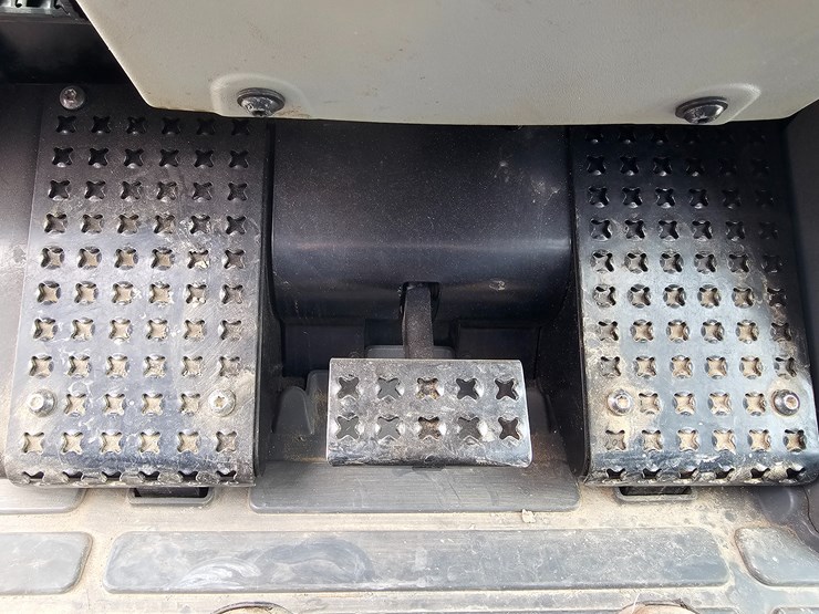 2023-caterpillar-953-image-61