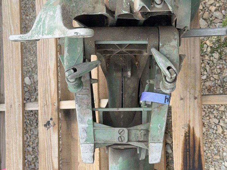 johnson-25-outboard-motor-image-19