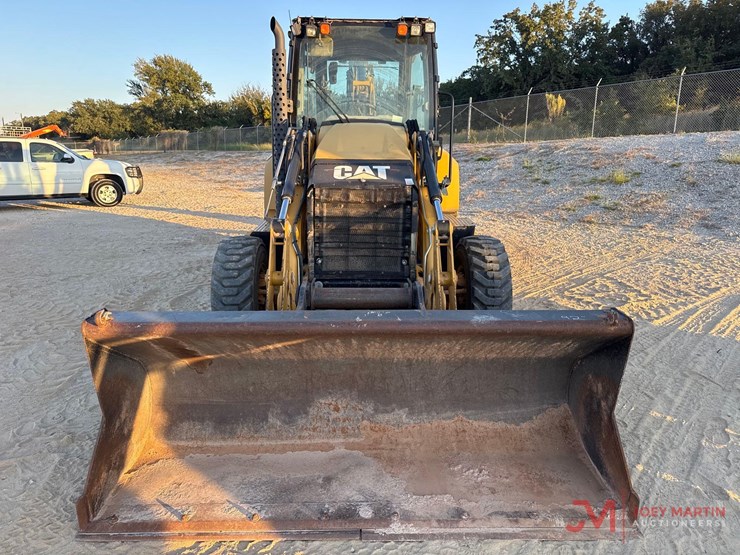 2018-caterpillar-420f2-it-image-7