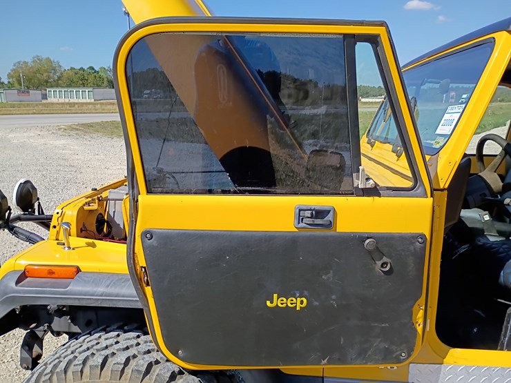 1995-jeep-wrangler-image-30