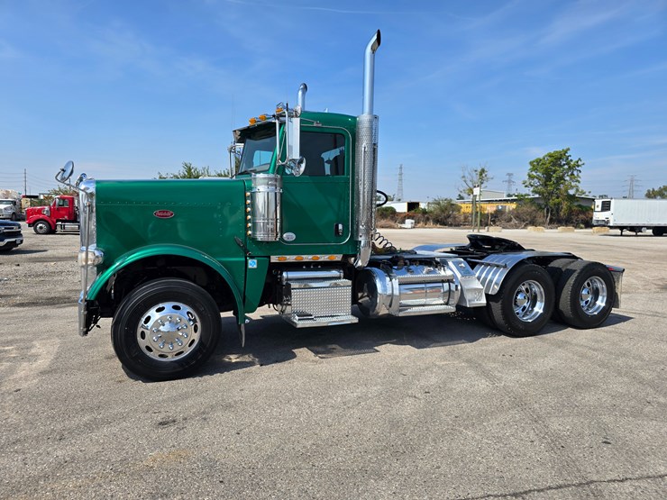 2014-peterbilt-388-image-7