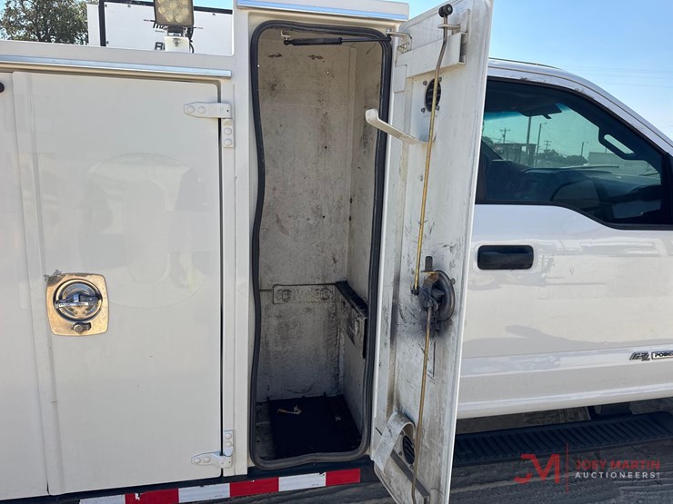 2017-ford-f550-xl-image-31