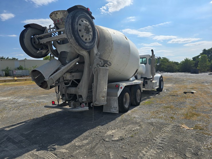 2014-peterbilt-365-image-27