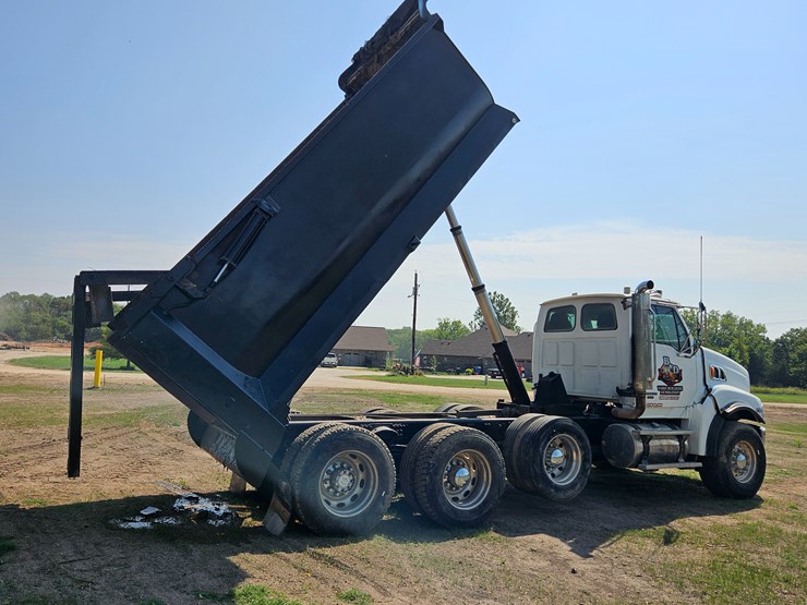 2006-sterling-l9500-image-35