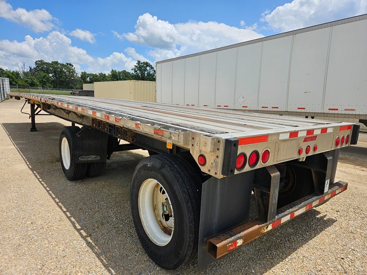 2011-great-dane-flatbed-image-10