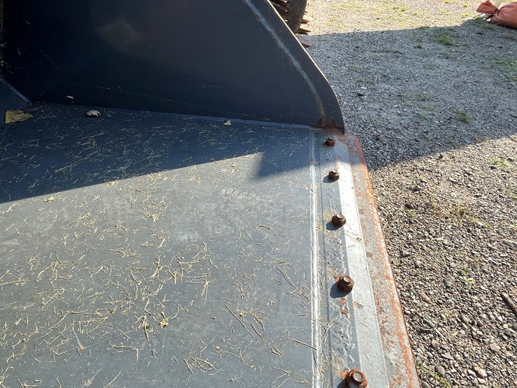 #4305-•-virnig-96"-skid-steer-mount-snow-bucket-image-8