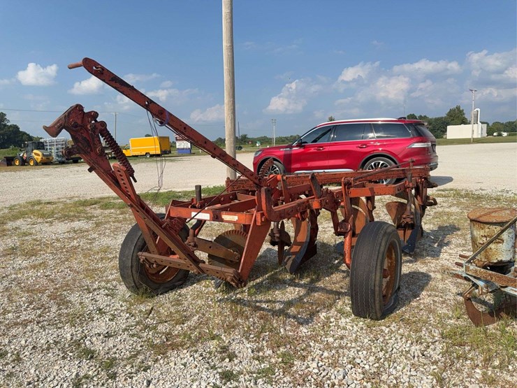 case-four-bottom-plow-image-5