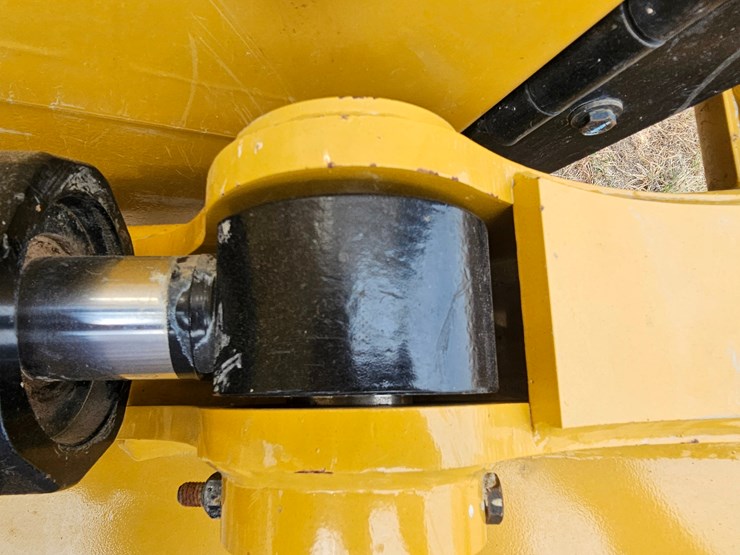 2023-caterpillar-953-image-122