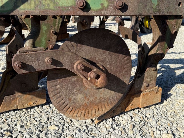 john-deere-4-bottom-pull-type-plow-image-19