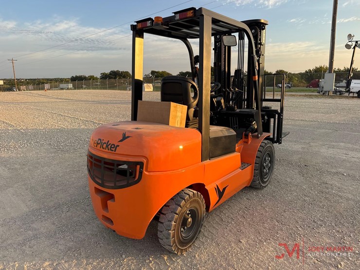 new/unused-e-picker-model-efl30-189-electric-forklift-image-2