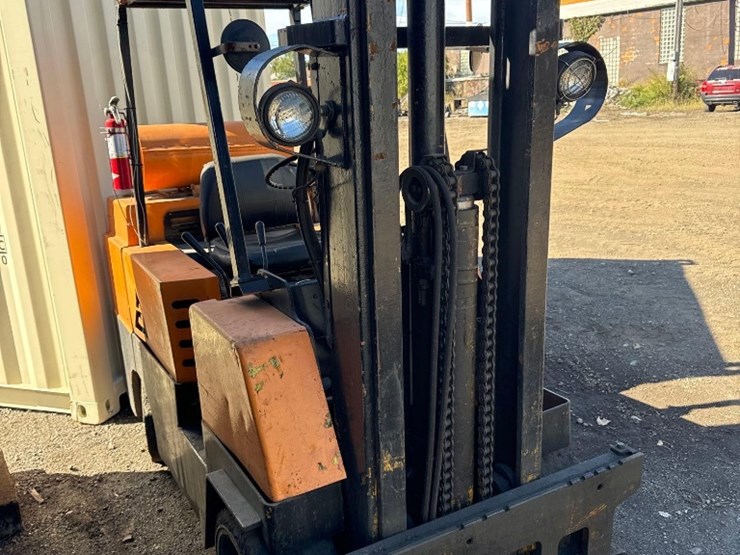allis-chalmers-double-mast-lp-forklift-image-3