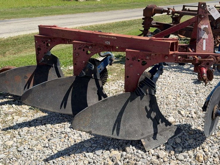 3-bottom-mounted-plow-image-2