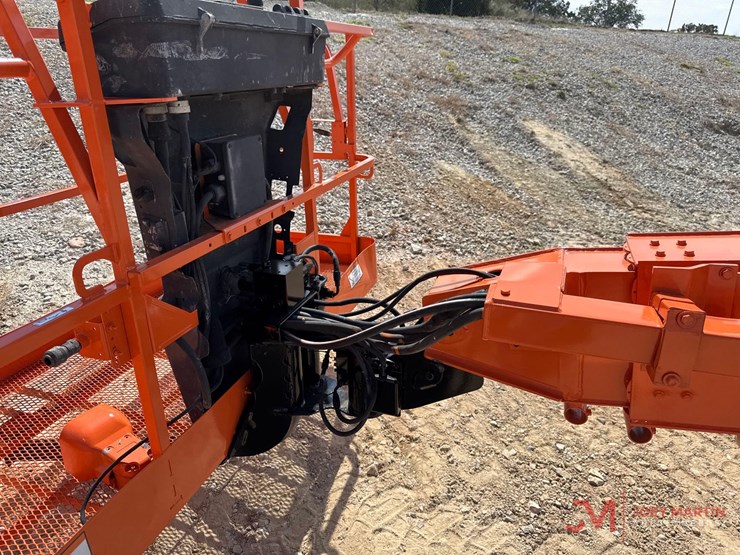 2015-jlg-800s-image-13