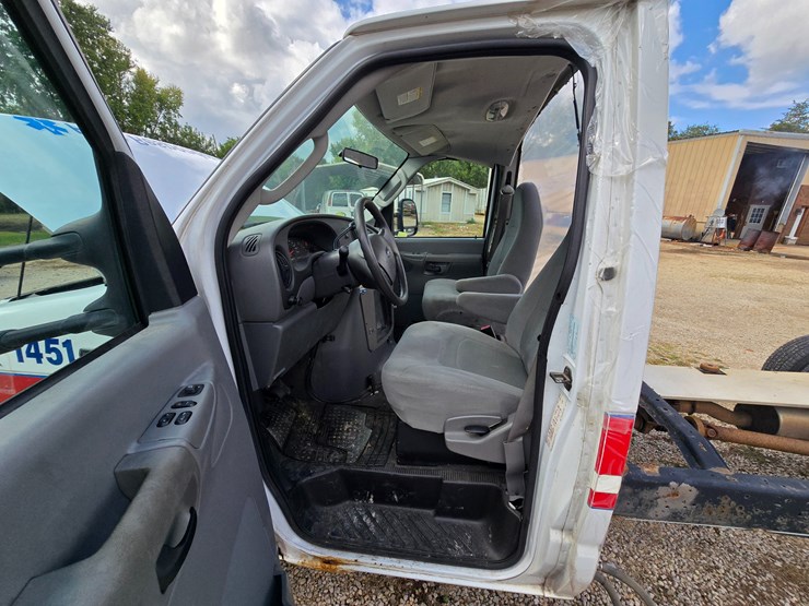 2008-ford-e450-image-46