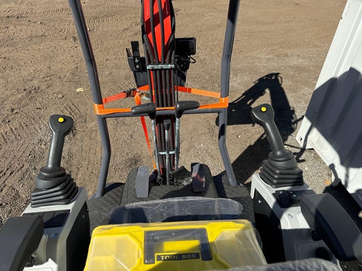new-cfg-industrial-co-mini-excavator-model-mx15rx-image-7