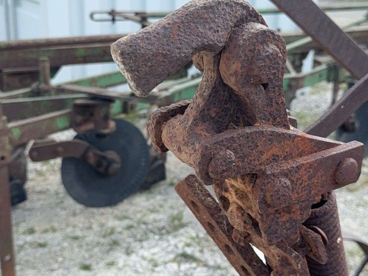 international-2-bottom-plow-image-19