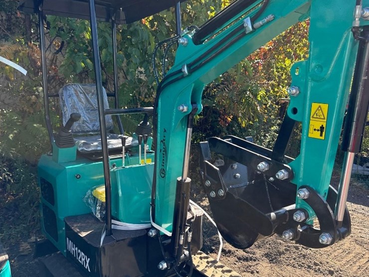 new-cfg-industrial-co-mini-excavator-model-mh12rx-image-3