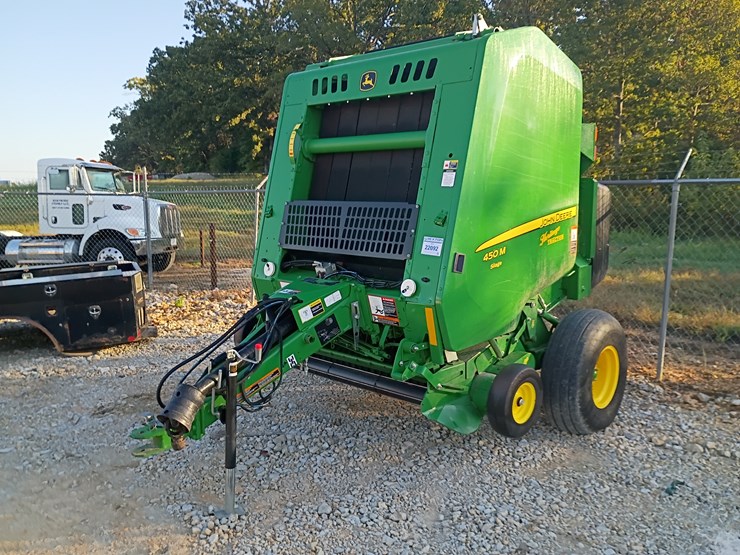 2020-john-deere-450m-image-1