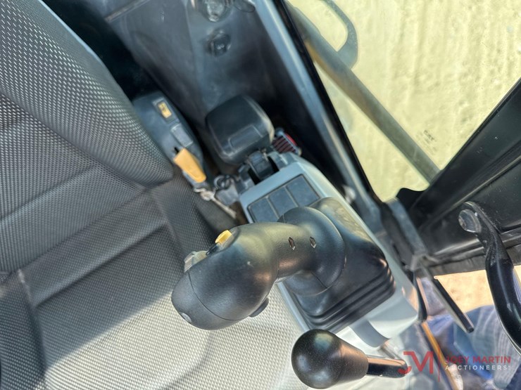 2019-caterpillar-310-image-21