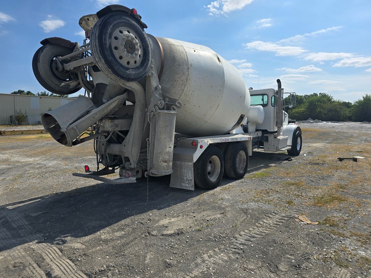 2014-peterbilt-365-image-28