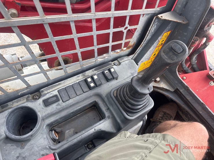 2017-takeuchi-tl12r2-image-21