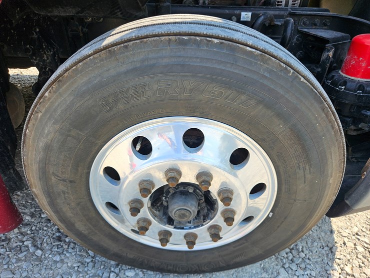 2016-freightliner-cascadia-125-image-107