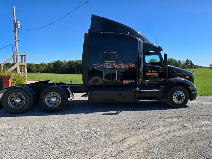 2015-peterbilt-579-image-28
