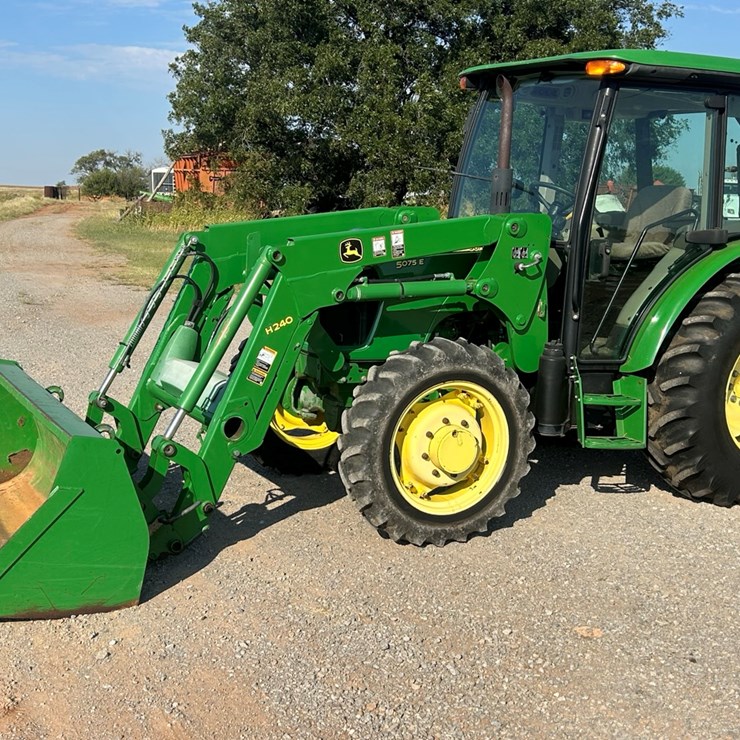 JOHN DEERE 5075E