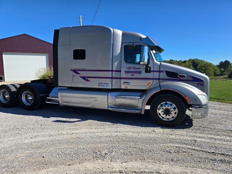 2015-peterbilt-579-image-32