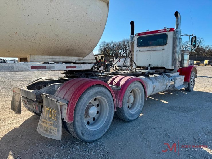 2016-peterbilt-389-image-2
