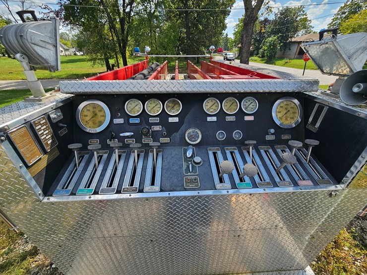 1983-ford-c800-image-63