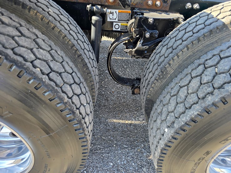 2019-peterbilt-567-image-103