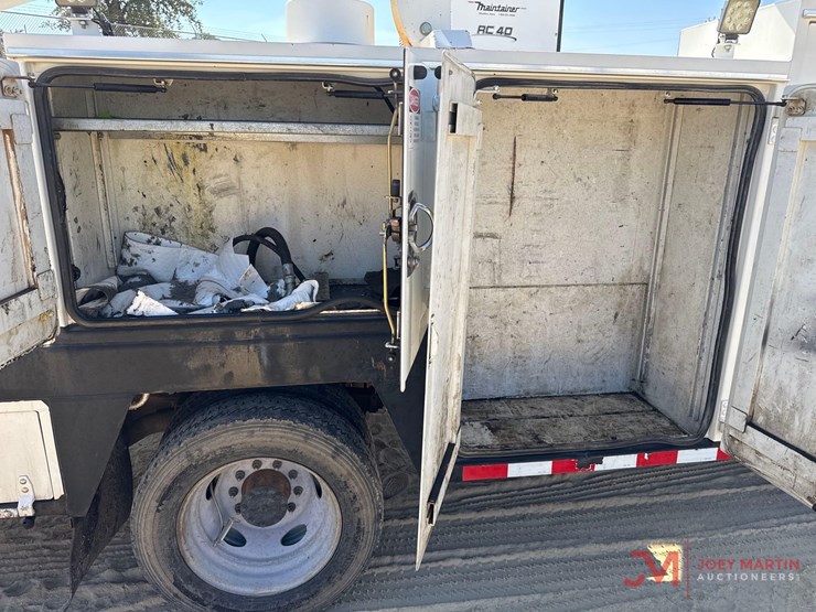 2017-ford-f550-xl-image-30