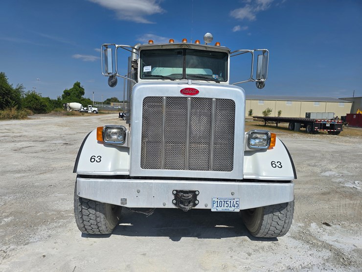 2014-peterbilt-365-image-52