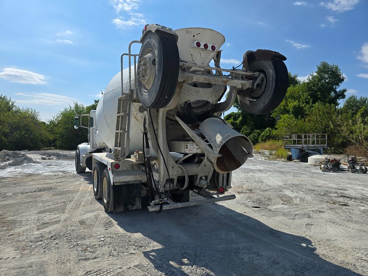 2014-peterbilt-365-image-21