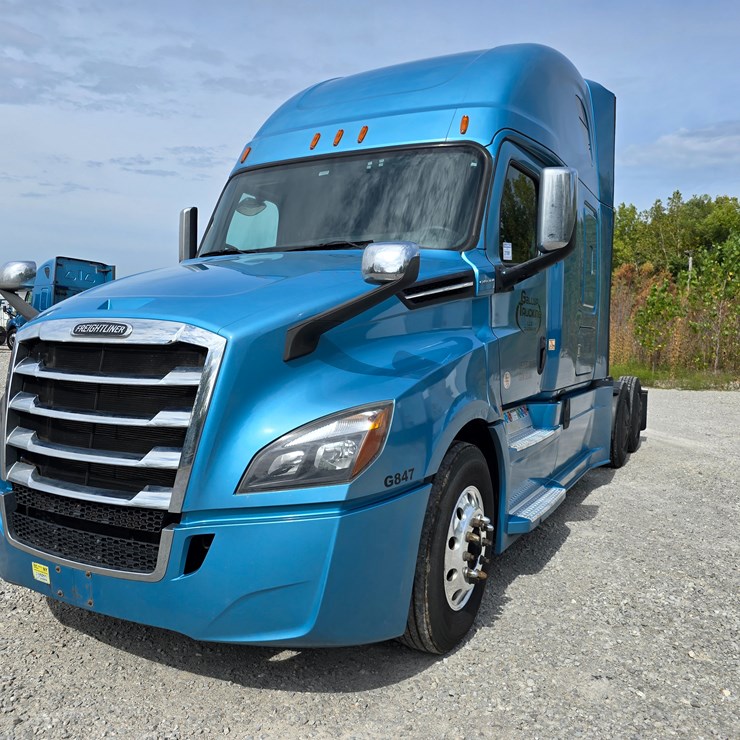2020 FREIGHTLINER CASCADIA 126