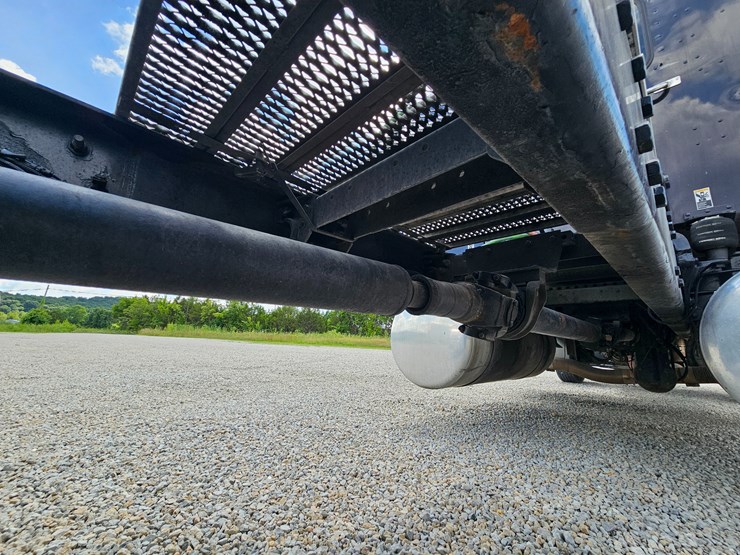 2010-peterbilt-389-image-104