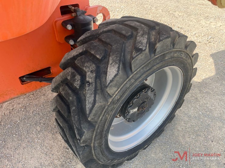 2016-jlg-800aj-image-8