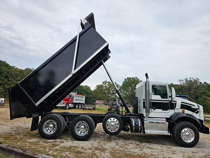 2015-kenworth-t800-image-36