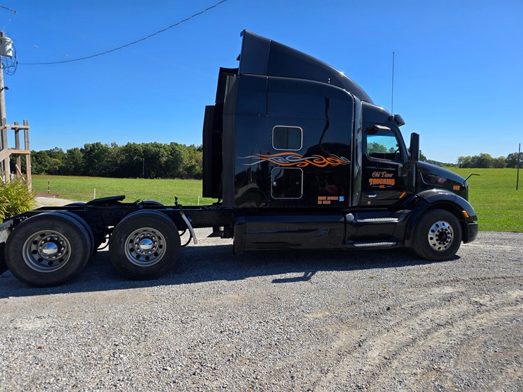 2015-peterbilt-579-image-27