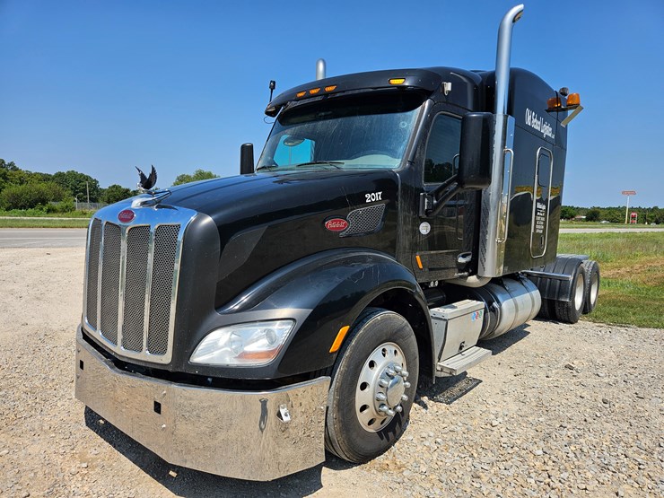 2017-peterbilt-579-image-2