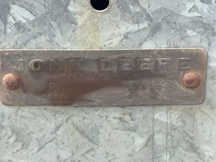 john-deere-model-b-planter-image-21