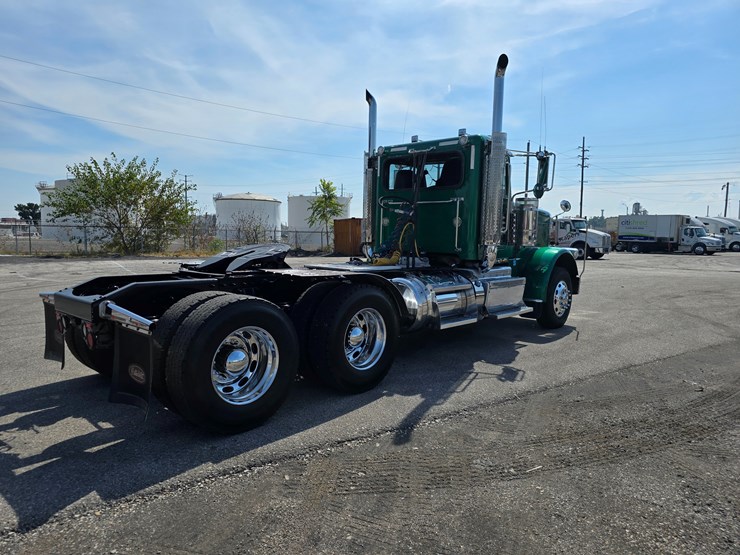 2014-peterbilt-388-image-31