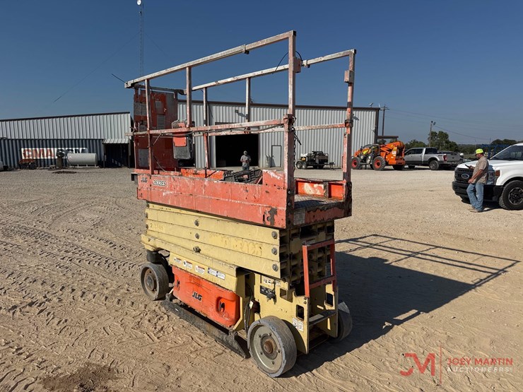 2015-jlg-2632es-image-3