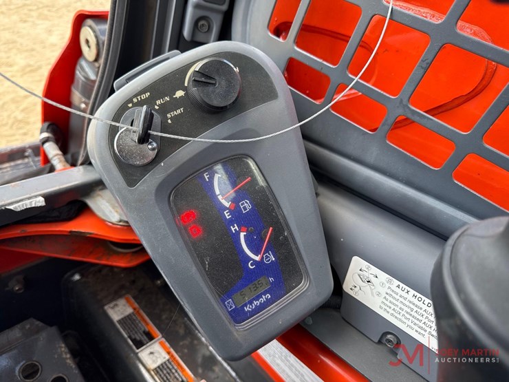 2016-kubota-ssv65-image-15