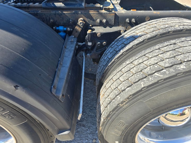 2015-peterbilt-579-image-92