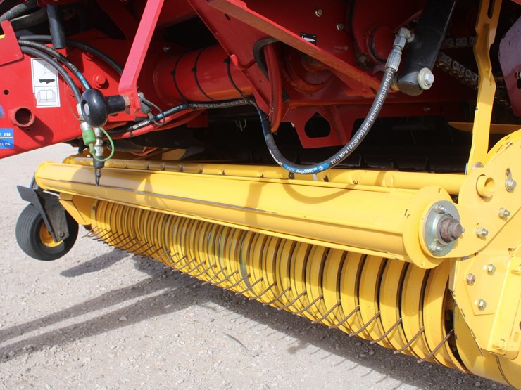 2015-new-holland-roll-belt-560-image-24