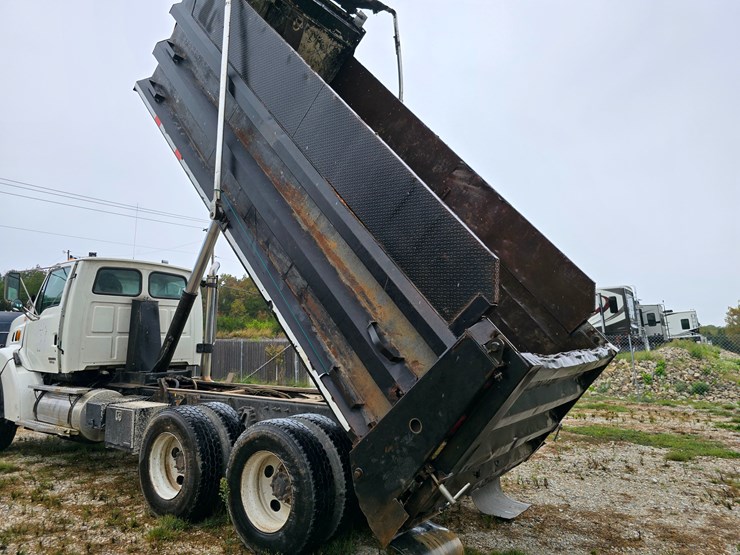 1999-sterling-l9511-image-48