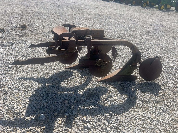 2-bottom-fast-hitch-plow-image-3